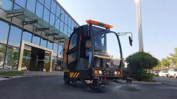 社區(qū)使用駕駛式掃地機的價值再那